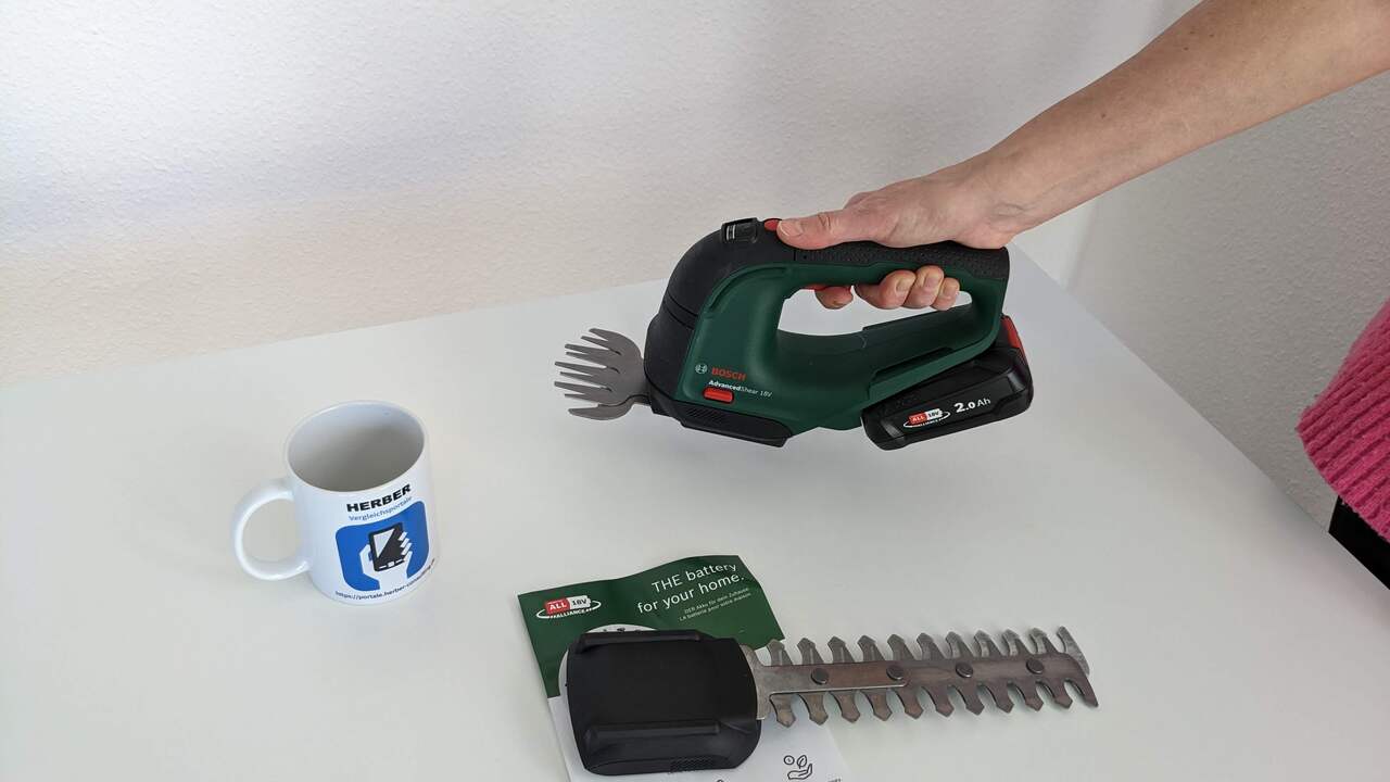 Bildergalerie: Bosch Advanced Shear 18V-10 Bosch Advanced Shear 18V-10: Mit montiertem Grasscherblatt beträgt das Gewicht 1,32 kg